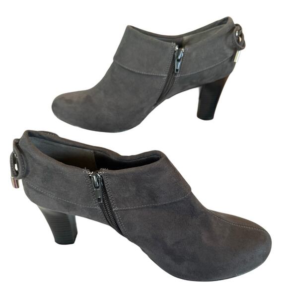 Coach‎ and Four Women’s 9.5 Gray Ankle Booties Heels Zip Bow Classic Chic EUC - Picture 3 of 7